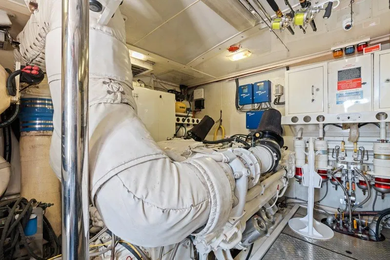 Fomo2 Yacht Photos Pics Lazzara 80 Fomo2 - Engine Room