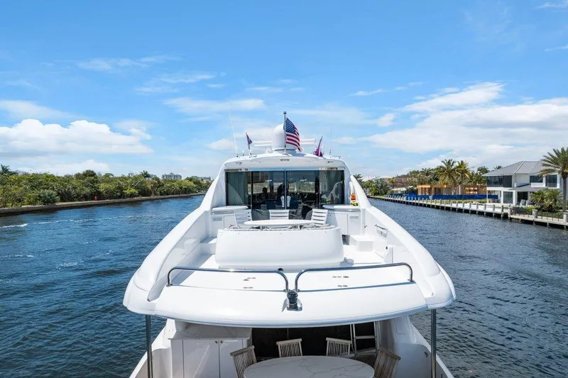 Fomo2 Yacht Photos Pics Lazzara 80 Fomo2 - Bridge Deck Profile