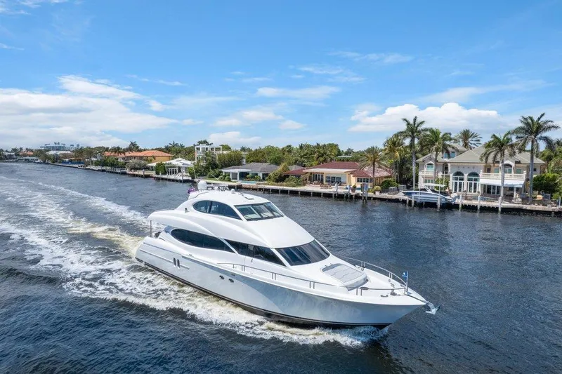 Fomo2 Yacht Photos Pics Lazzara 80 Fomo2 - Profile