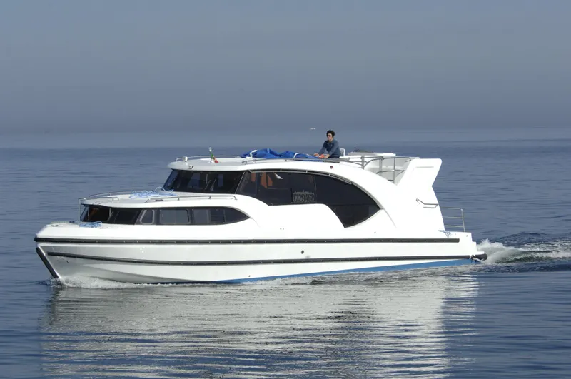 Houseboat Minuetto 6 Yacht Photos Pics 