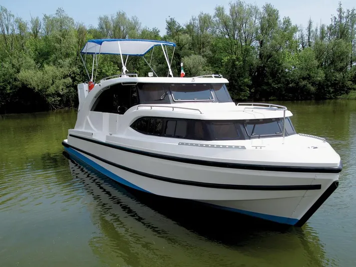 Houseboat Minuetto 6 Yacht Photos Pics 