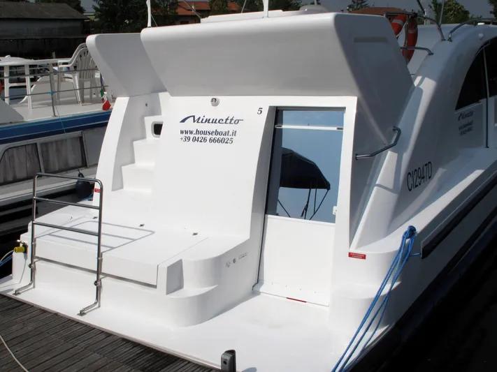 Houseboat Minuetto 6 Yacht Photos Pics 