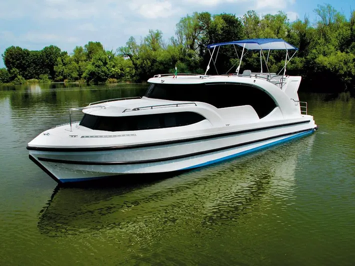 Houseboat Minuetto 6 Yacht Photos Pics 