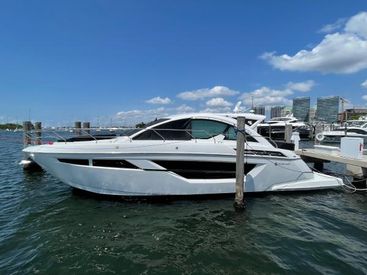 2019 50' Cruisers-50 Cantius Miami, FL, US