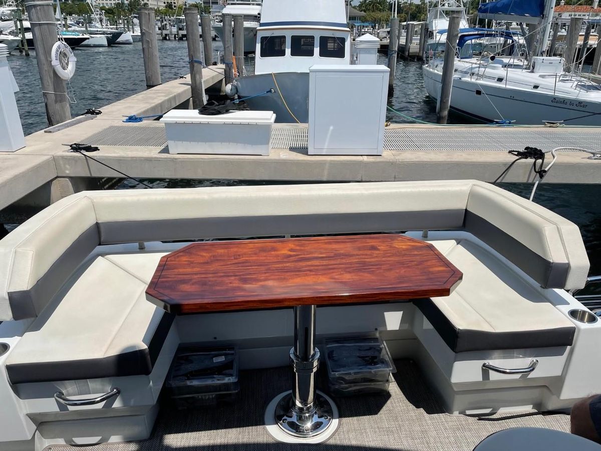 2019 Cruisers Yachts 50 