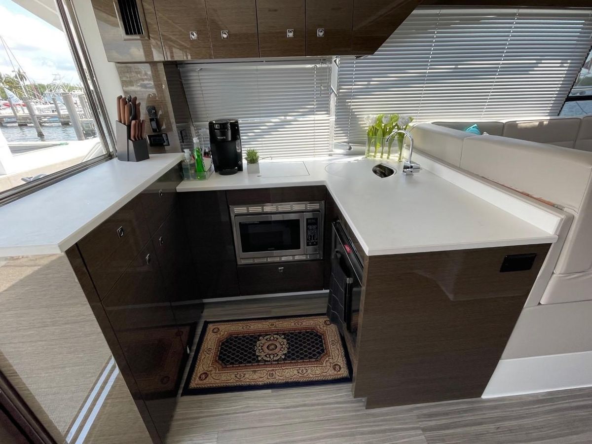 2019 Cruisers Yachts 50 