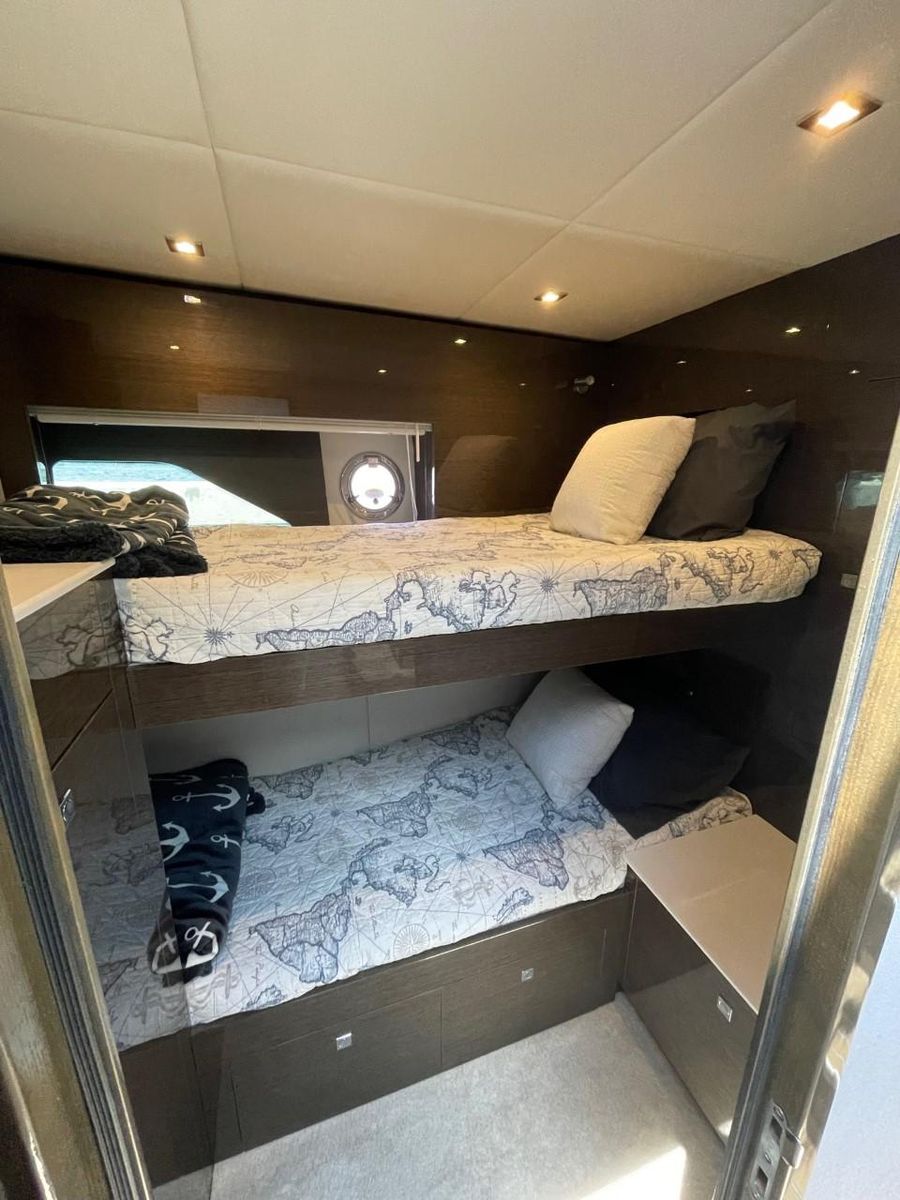 2019 Cruisers Yachts 50 