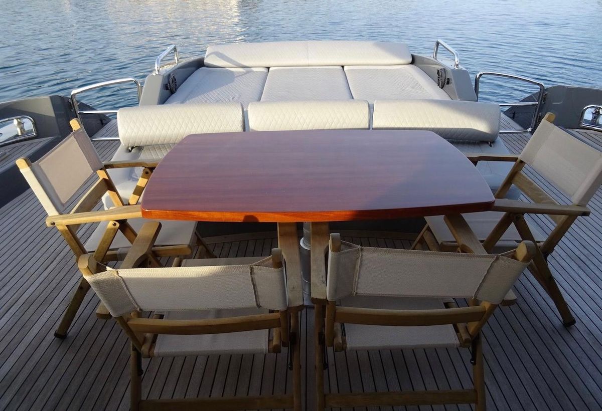 2004 Azimut 86 
