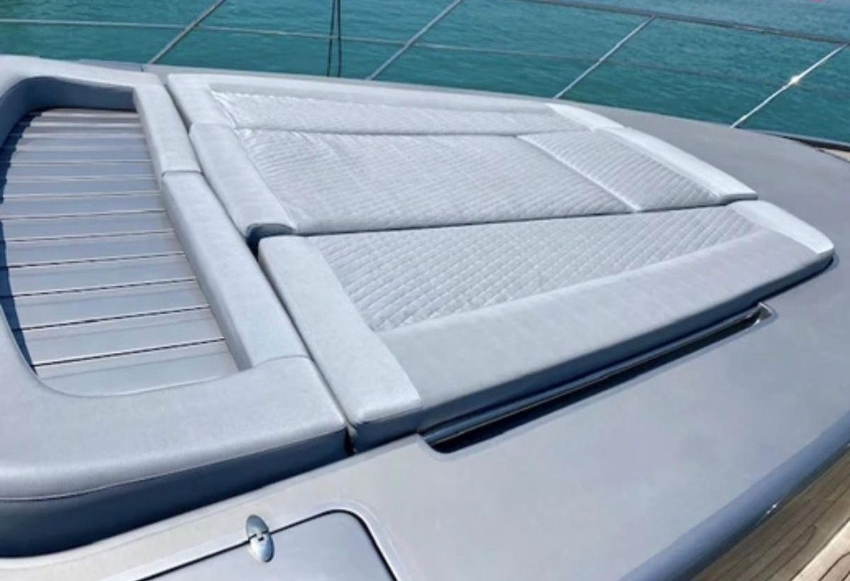 2004 Azimut 86 