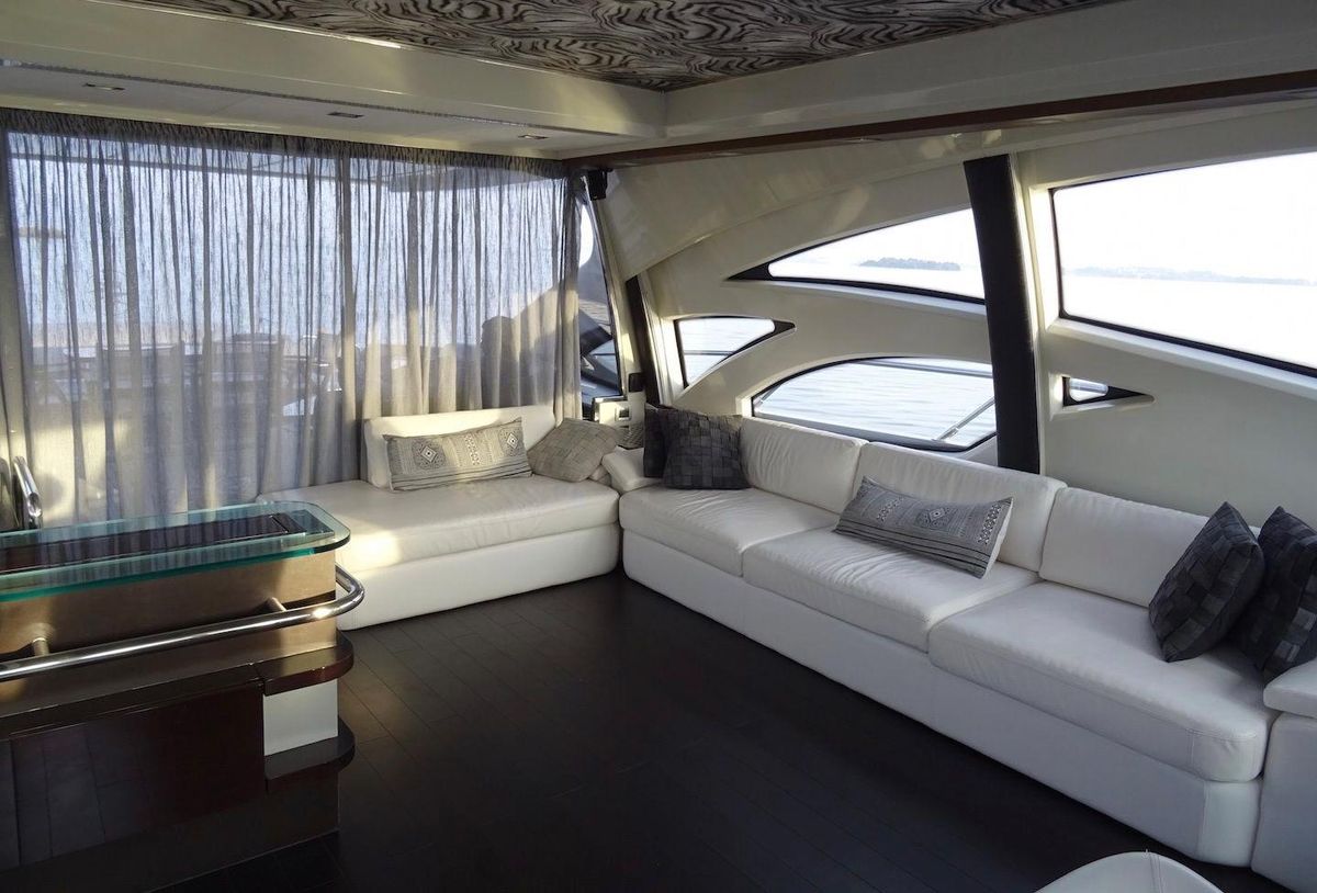 2004 Azimut 86 