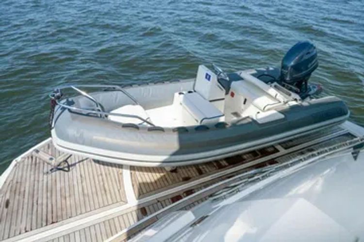 2005 Sunseeker 82 