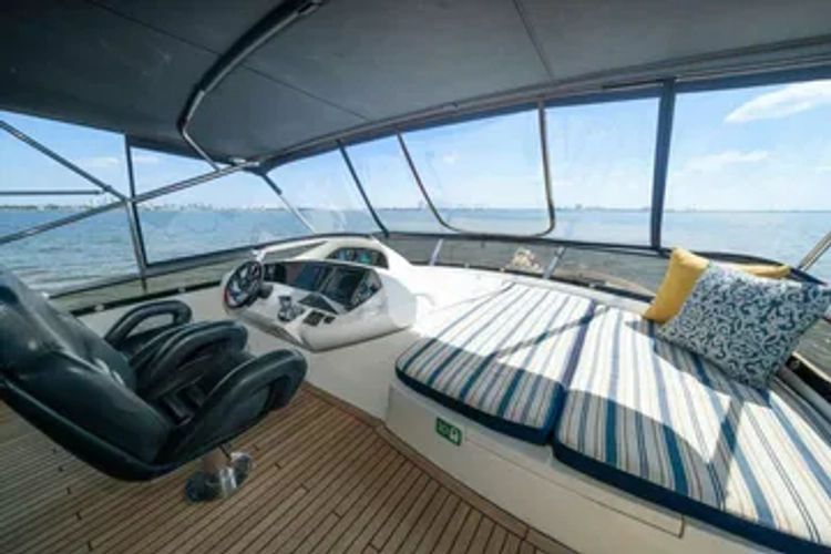 2005 Sunseeker 82 