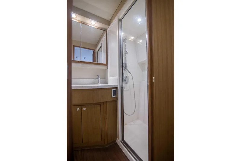 Justice Yacht Photos Pics Cabo 41 Justice - Interior Head