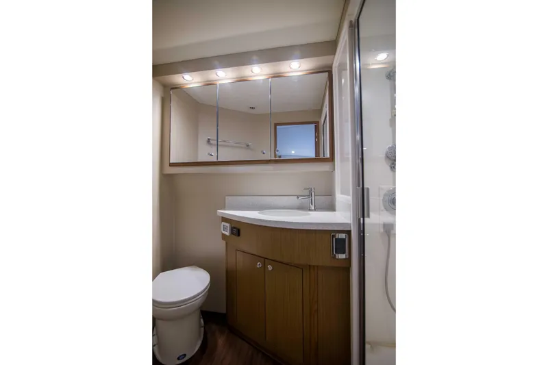 Justice Yacht Photos Pics Cabo 41 Justice - Interior Head