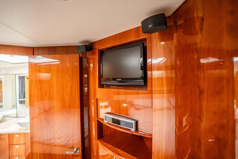 Riviera 61 Enclosed Flybridge Yacht Photos Pics 