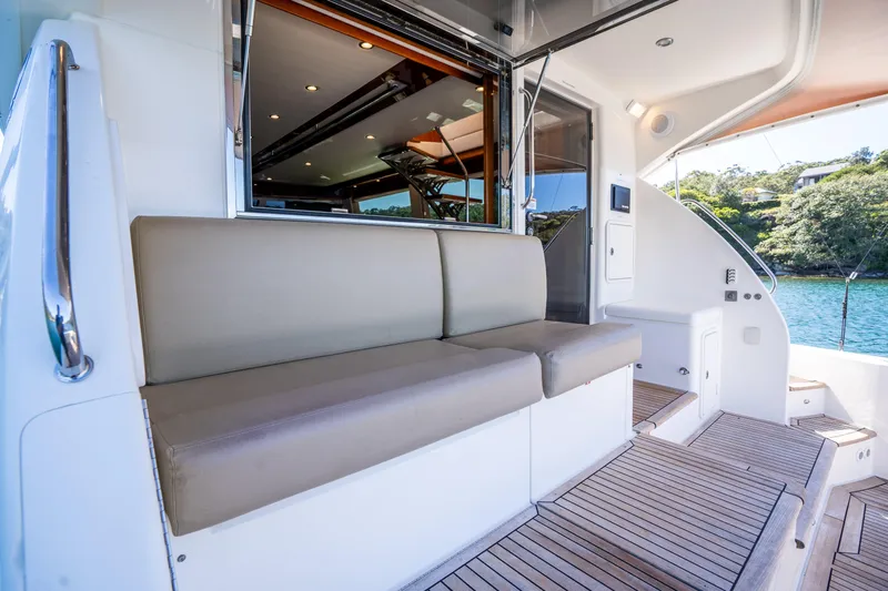 Riviera 61 Enclosed Flybridge Yacht Photos Pics 