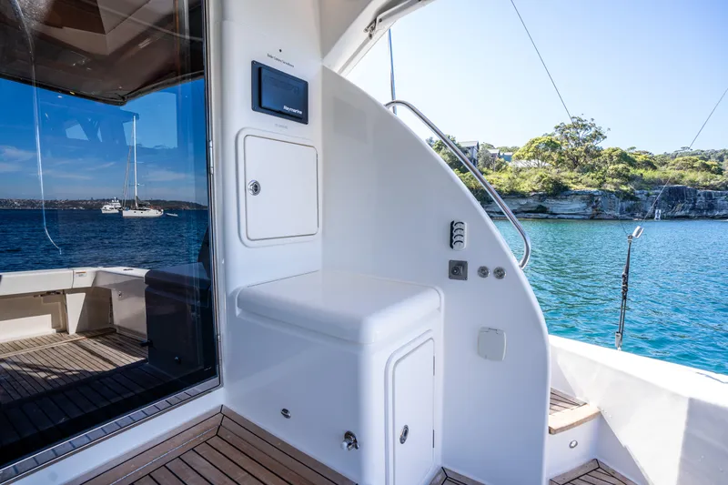 Riviera 61 Enclosed Flybridge Yacht Photos Pics 