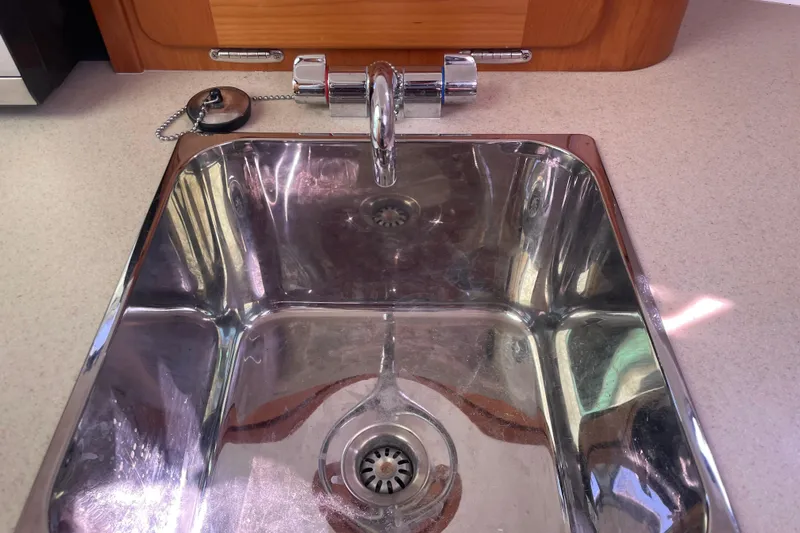 Tenacity Yacht Photos Pics Stainless steel sink with chrome faucet in 2012 Hunt Surfhunter boat.