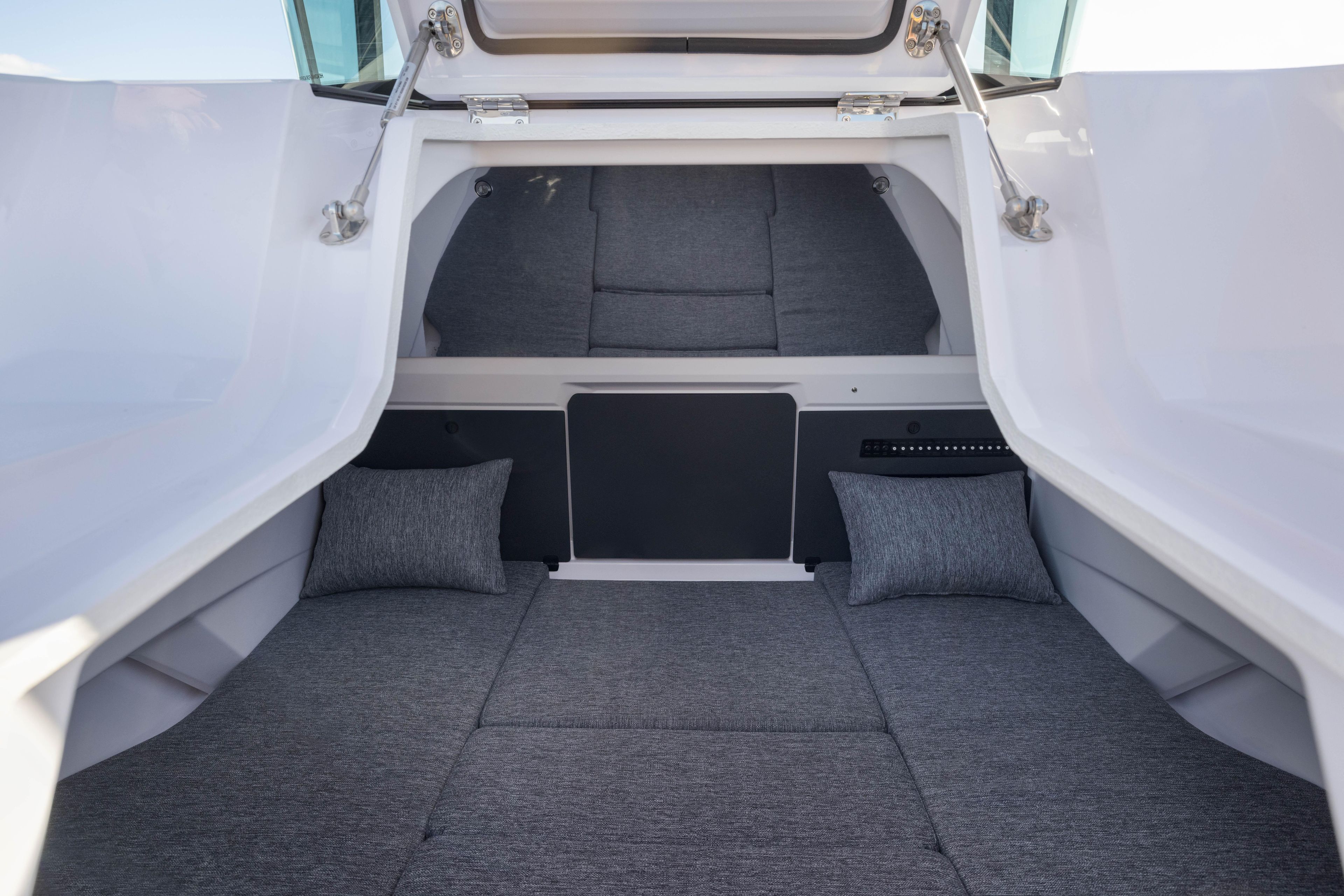 2025 Axopar 29 XC Cross Cabin BRABUS Line Cruiser for sale