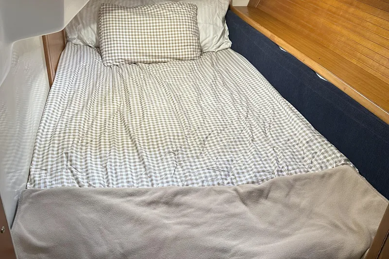 Take Five Yacht Photos Pics Cozy cabin bed in 1999 Catalina 42 MkII sailboat with checkered bedding.