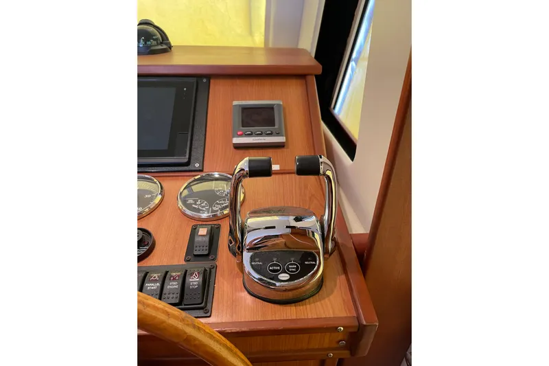 Perseus Yacht Photos Pics 2008 Mainship 34 Trawler Hardtop helm with controls and navigation instruments.