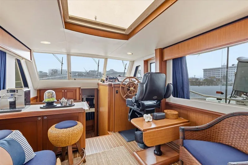 Perseus Yacht Photos Pics Interior of 2008 Mainship 34 Trawler Hardtop, featuring helm, seating, and panoramic windows.