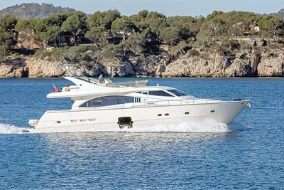 2005 Ferretti Yachts 731