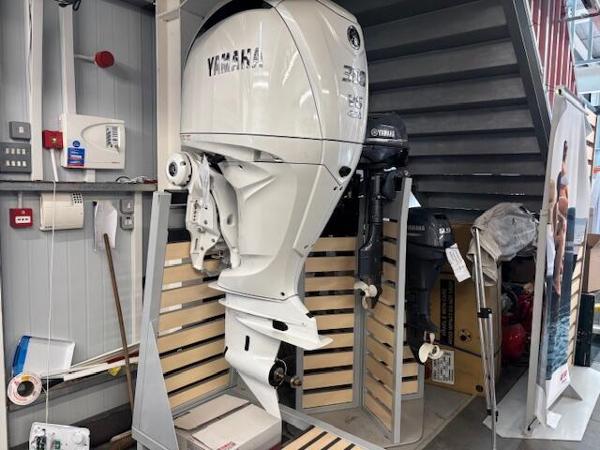 2023 Yamaha Outboards F300 V6 4.2L 300hp