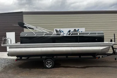 Avalon VLS Quad Lounge - 23'