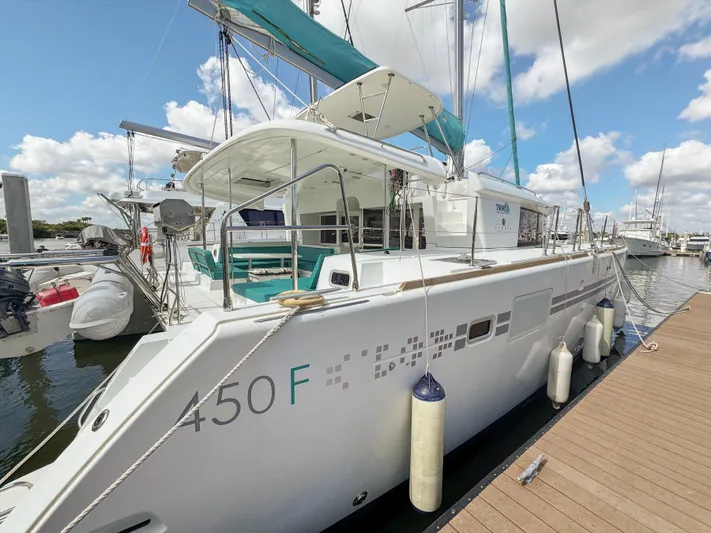 Sunshine Yacht Photos Pics 