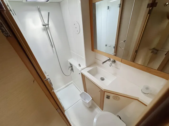 Sunshine Yacht Photos Pics Bathroom interior of 2017 Lagoon 450 F yacht, featuring shower and sink.