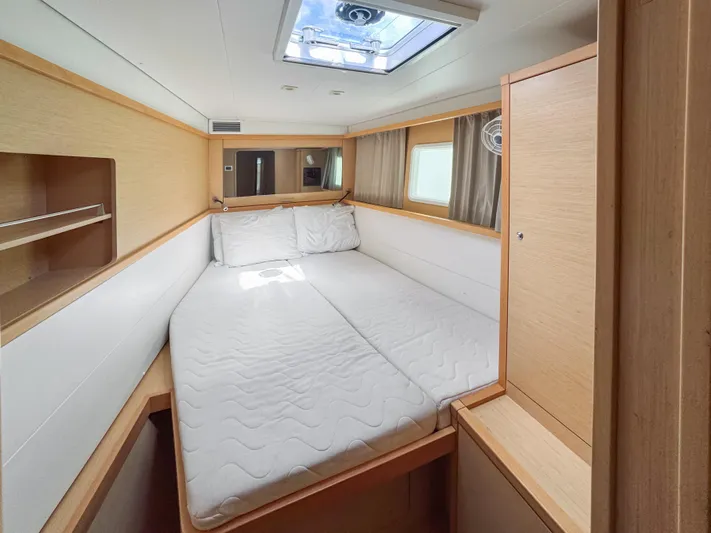 Sunshine Yacht Photos Pics Luxurious cabin interior of 2017 Lagoon 450 F catamaran with comfortable bed and natural light.