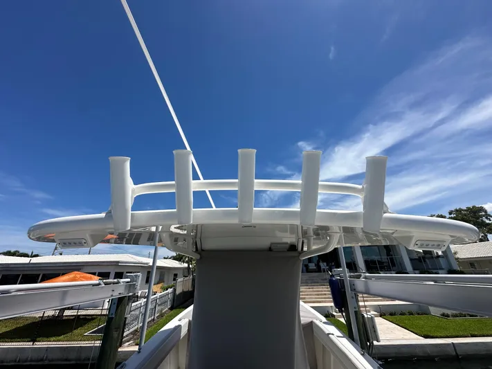  Yacht Photos Pics 2024 World Cat 280ccx boat with rod holders under a clear blue sky.