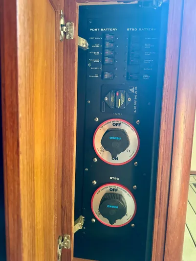 Martin Yacht Photos Pics 2002 Luhrs 36 Convertible battery control panel with switches and circuit breakers.