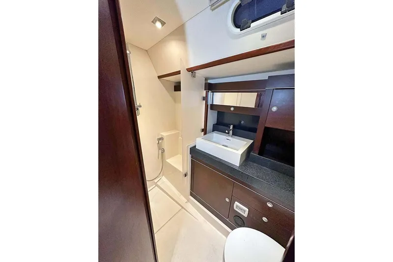  Yacht Photos Pics Guest Head