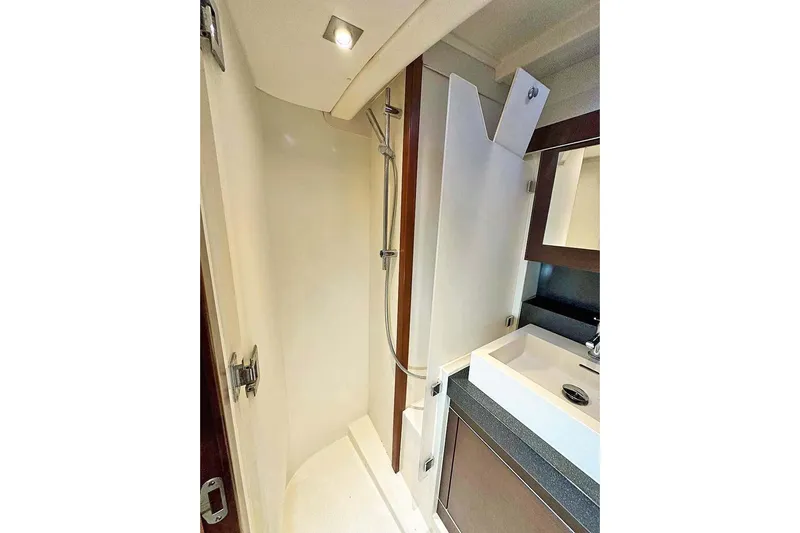  Yacht Photos Pics Forward Head