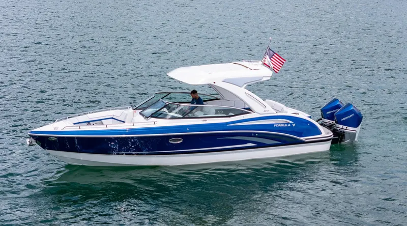  Yacht Photos Pics 2024 Formula 310 BR boat on water, featuring sleek design and American flag.