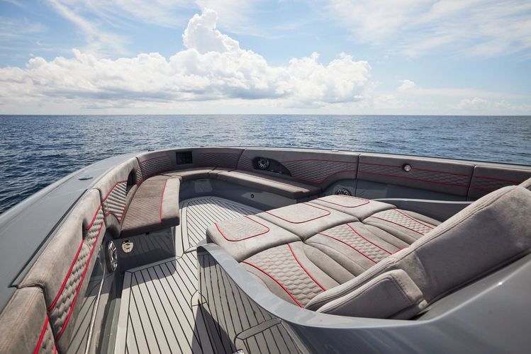 2024 Midnight Express 52 