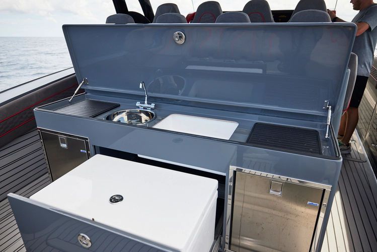 2024 Midnight Express 52 