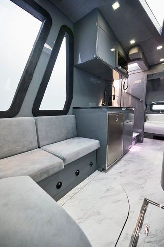 2024 Midnight Express 52 