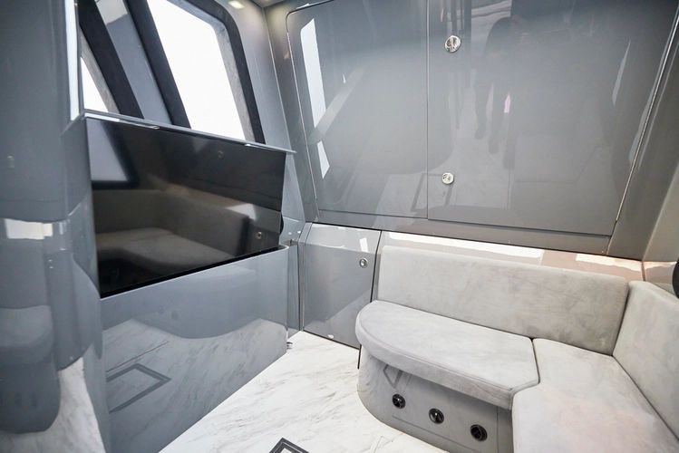 2024 Midnight Express 52 