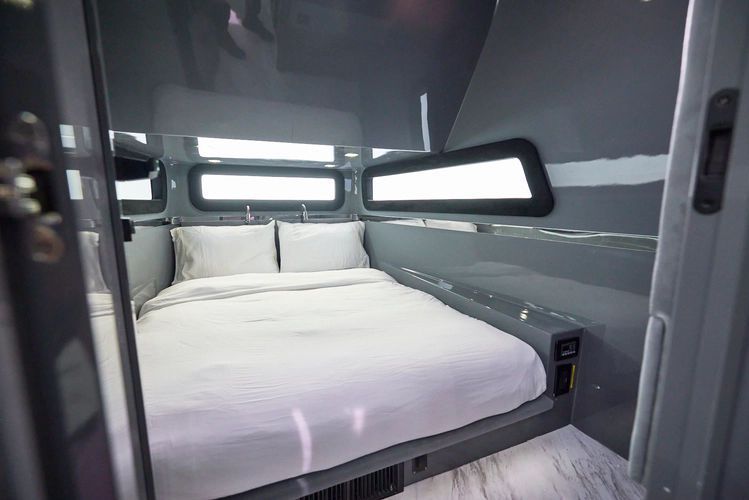 2024 Midnight Express 52 