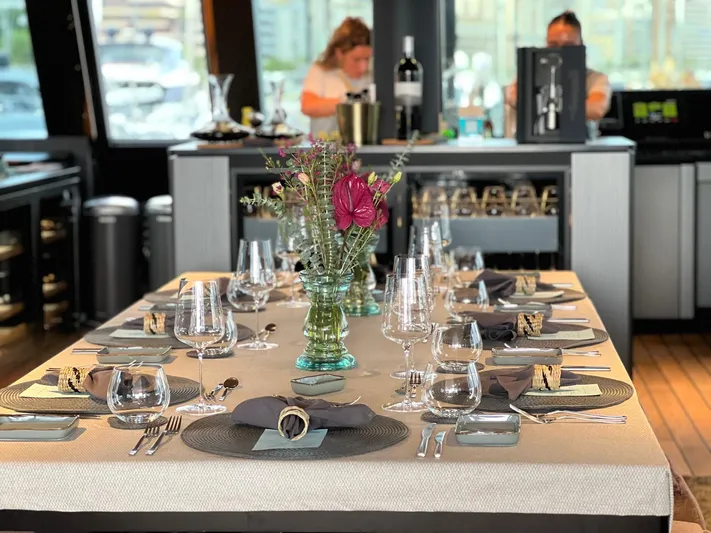  Yacht Photos Pics Dinner Table