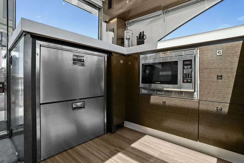 Mi Wave Yacht Photos Pics 2021 Cruiser Yachts 60 Cantius - Galley