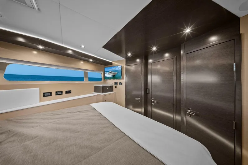 Mi Wave Yacht Photos Pics 2021 Cruiser Yachts 60 Cantius - Master Stateroom