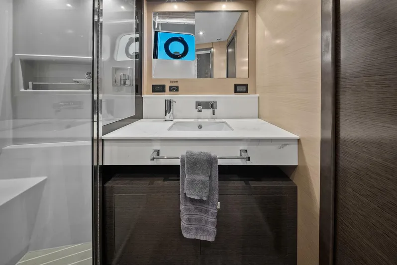 Mi Wave Yacht Photos Pics 2021 Cruiser Yachts 60 Cantius - MSR Head