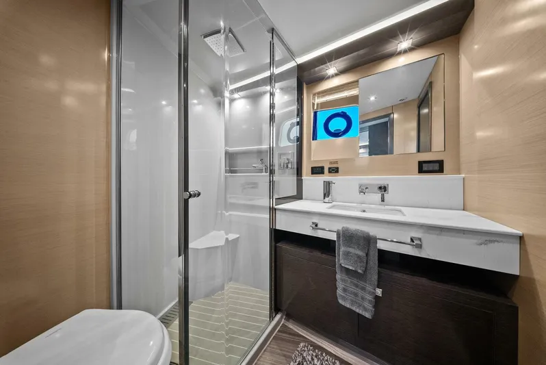 Mi Wave Yacht Photos Pics 2021 Cruiser Yachts 60 Cantius - MSR head