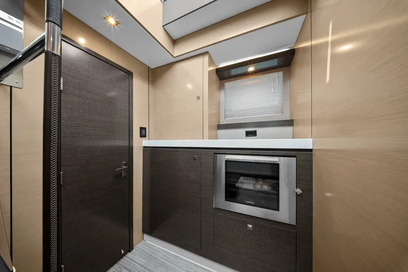 Mi Wave Yacht Photos Pics 2021 Cruiser Yachts 60 Cantius - Stateroom