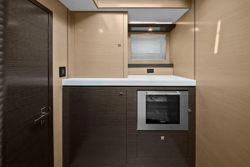 Mi Wave Yacht Photos Pics 2021 Cruiser Yachts 60 Cantius - Stateroom