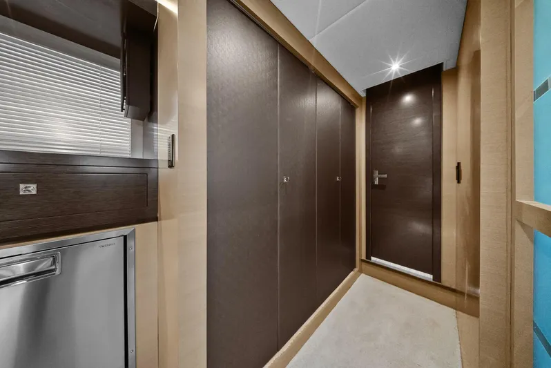 Mi Wave Yacht Photos Pics 2021 Cruiser Yachts 60 Cantius - Stateroom